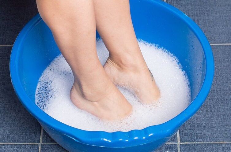 koupel nohou na plíseň nehtů